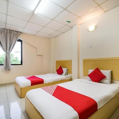 Oyo 301 River Inn Hotel Butterworth Bagian luar foto