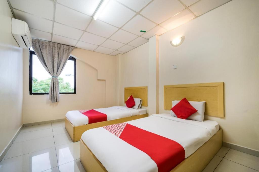 Oyo 301 River Inn Hotel Butterworth Bagian luar foto