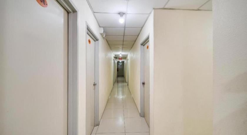 Oyo 301 River Inn Hotel Butterworth Bagian luar foto