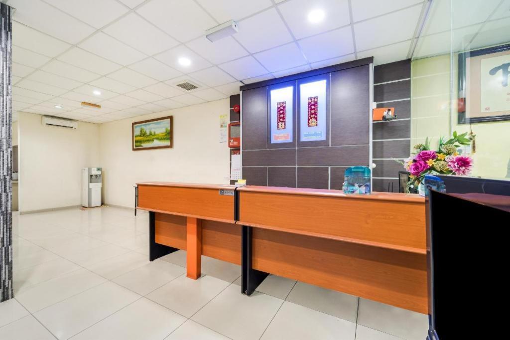 Oyo 301 River Inn Hotel Butterworth Bagian luar foto