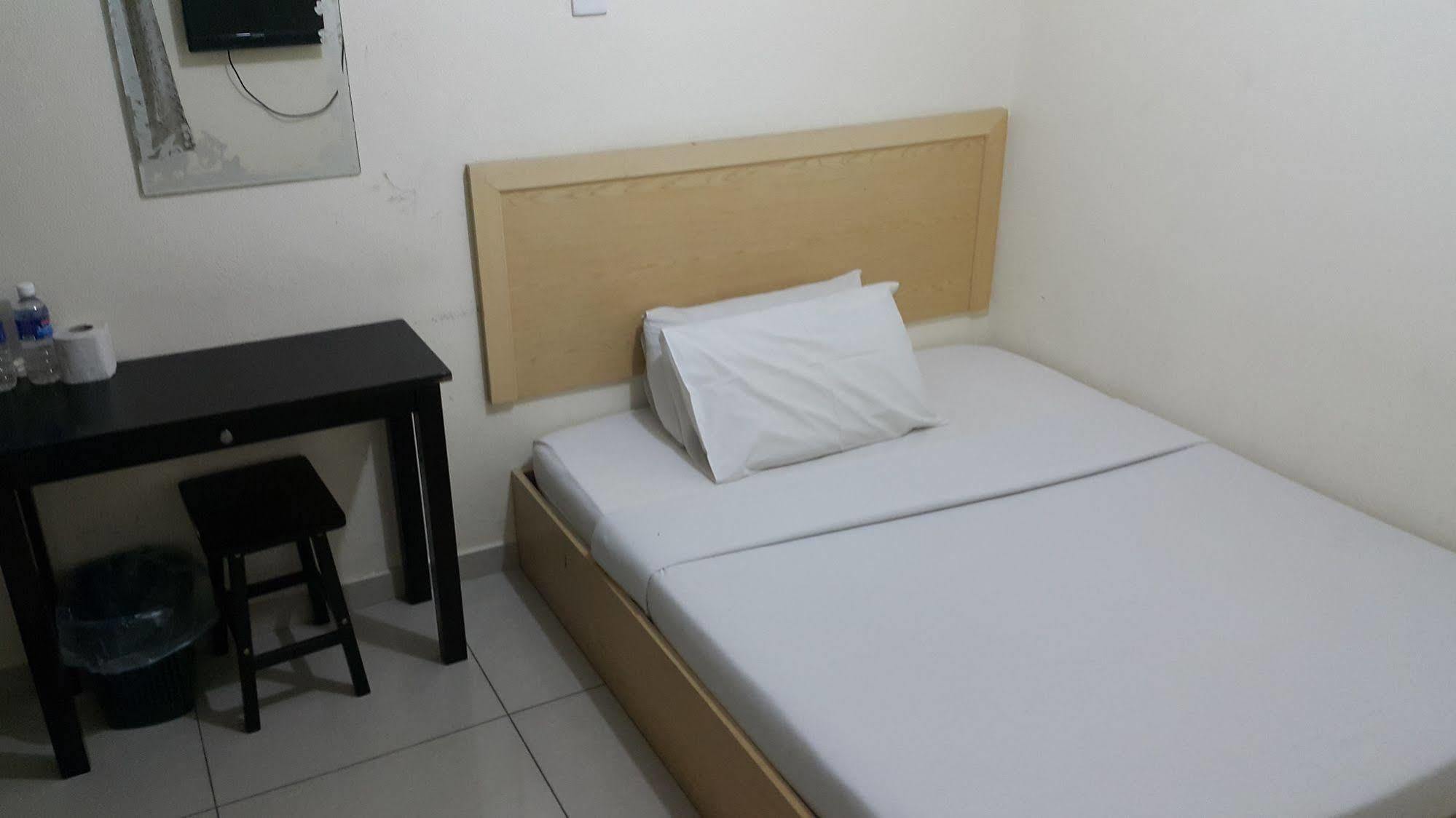 Oyo 301 River Inn Hotel Butterworth Bagian luar foto
