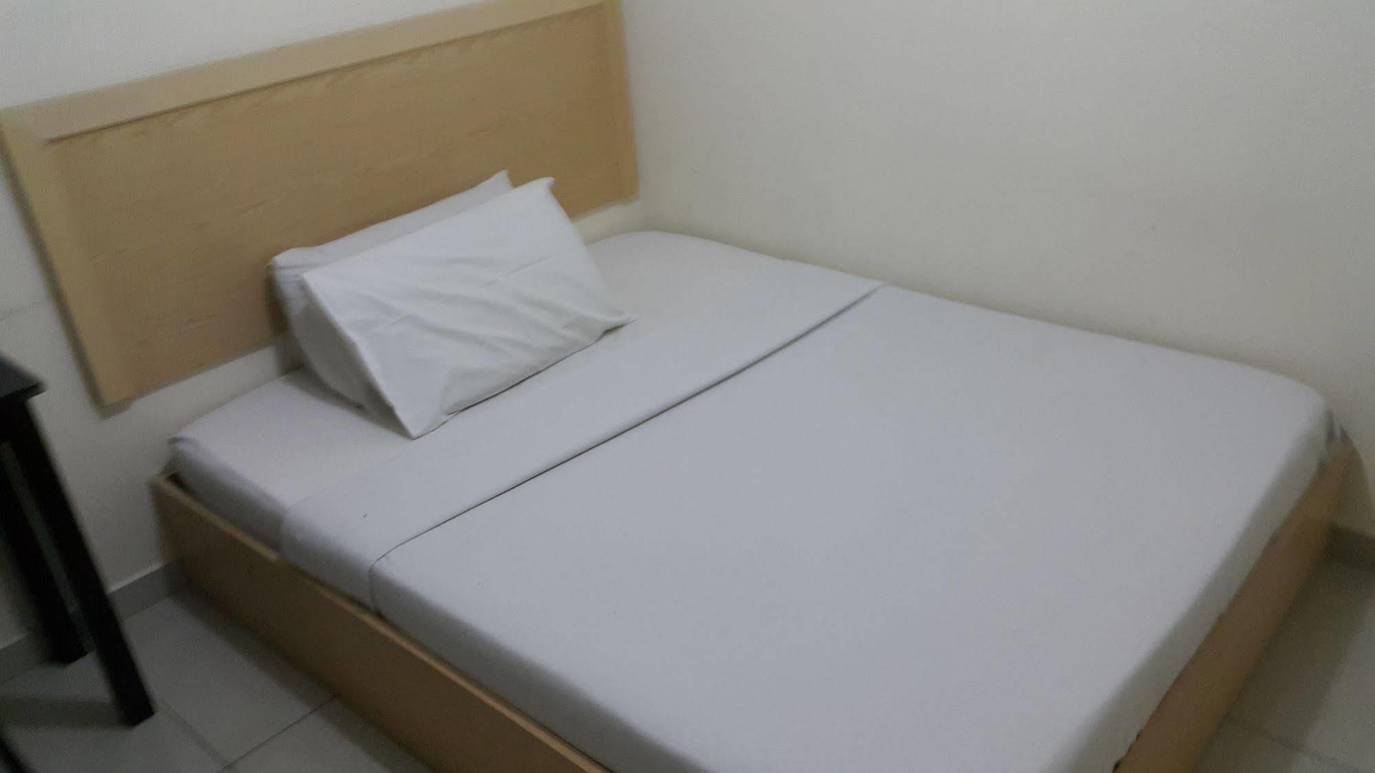 Oyo 301 River Inn Hotel Butterworth Bagian luar foto