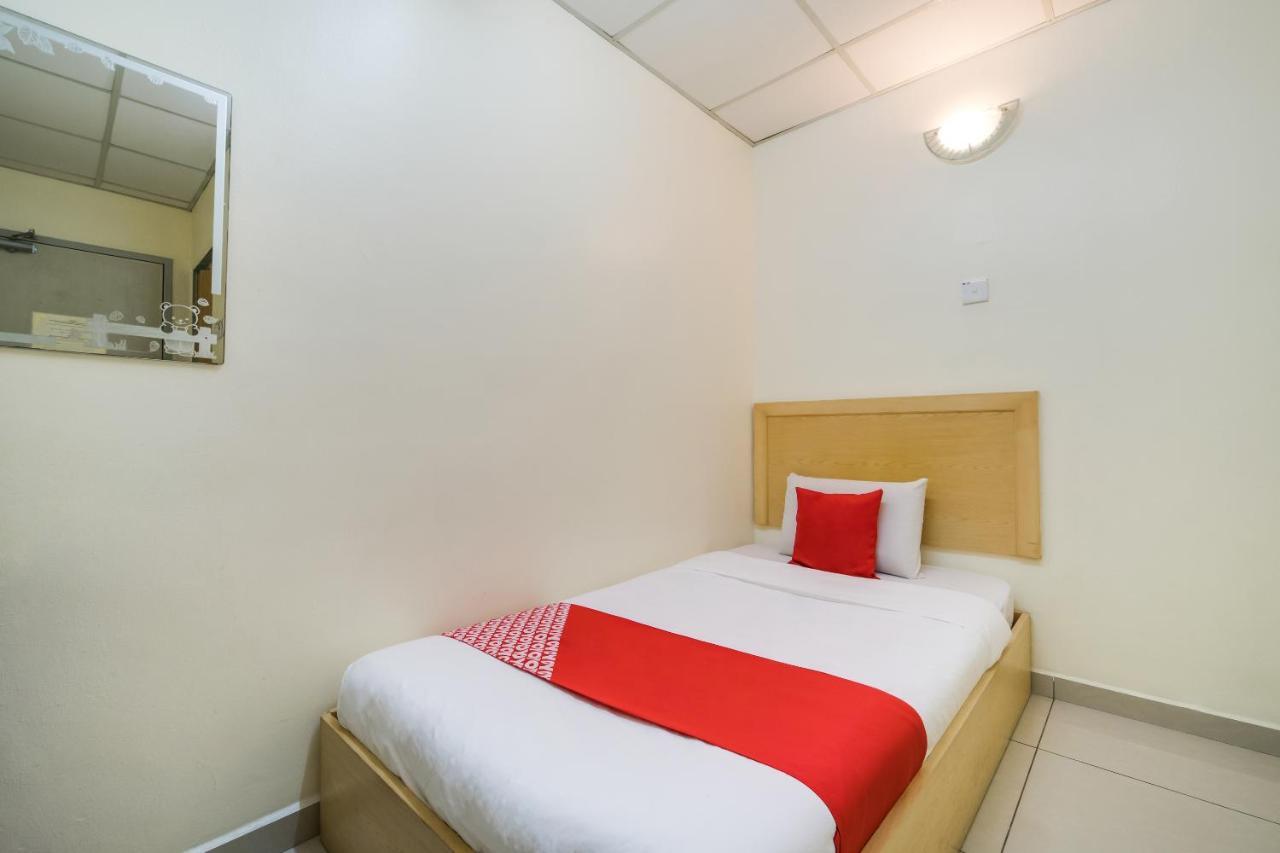 Oyo 301 River Inn Hotel Butterworth Bagian luar foto