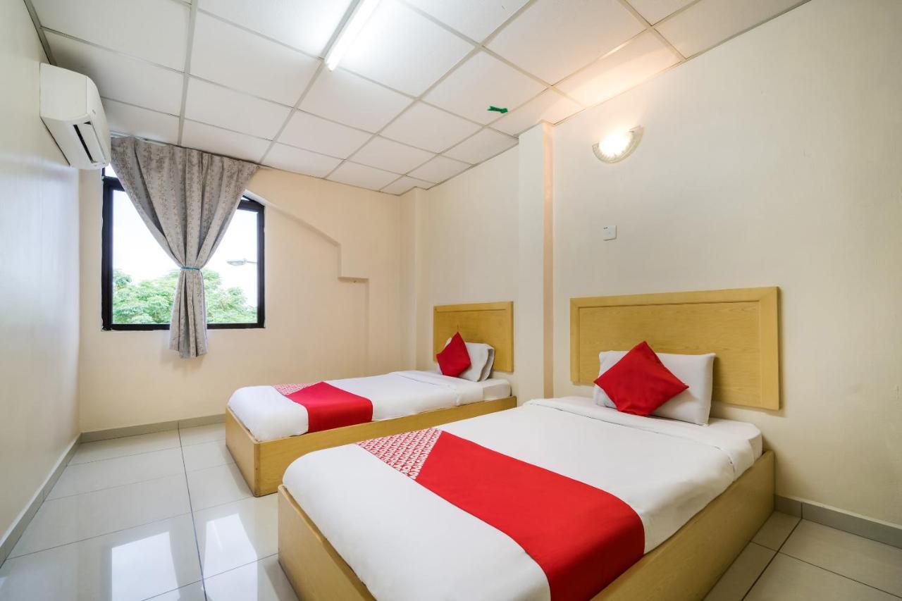 Oyo 301 River Inn Hotel Butterworth Bagian luar foto