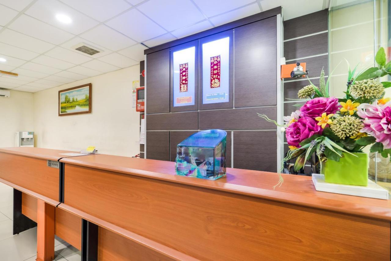 Oyo 301 River Inn Hotel Butterworth Bagian luar foto